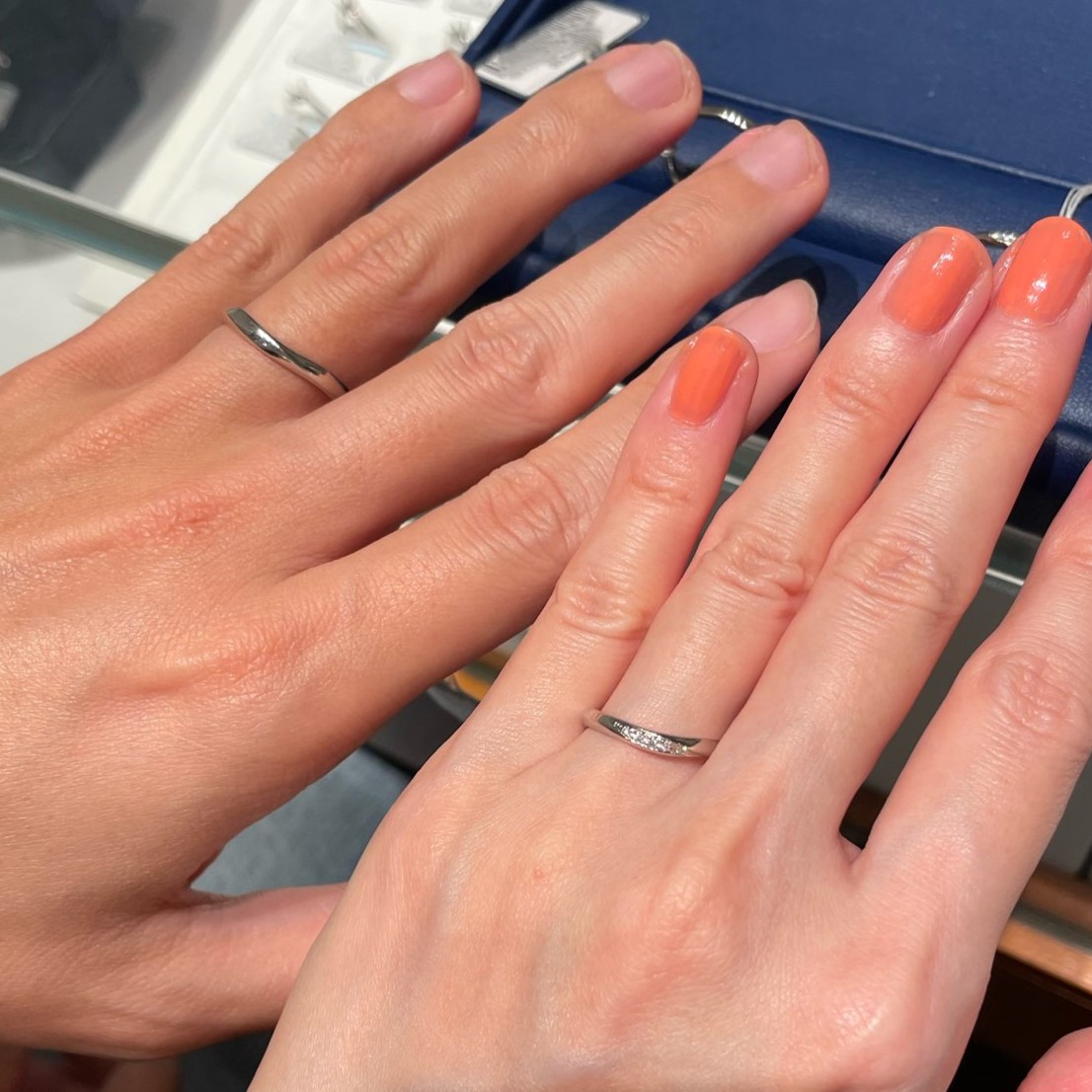 銀座ダイヤモンドシライシ 横浜モアーズ店_試着写真（結婚指輪・婚約指輪）