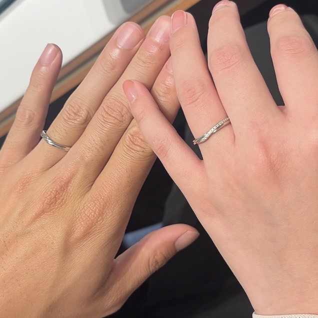 銀座ダイヤモンドシライシ 横浜ランドマークプラザ店_試着写真（結婚指輪・婚約指輪）