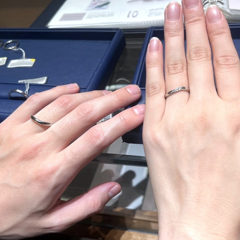 銀座ダイヤモンドシライシ 銀座本店_試着写真（結婚指輪・婚約指輪）