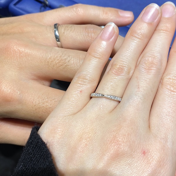 銀座ダイヤモンドシライシ 名古屋ユニモール店_試着写真（結婚指輪・婚約指輪）