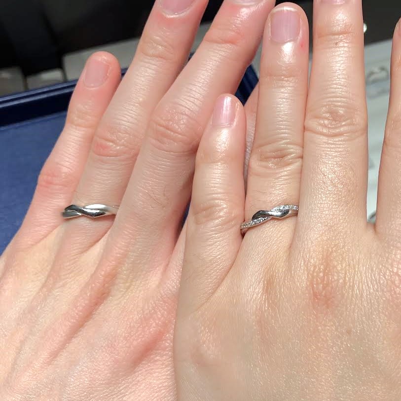 銀座ダイヤモンドシライシ 銀座本店_試着写真（結婚指輪・婚約指輪）