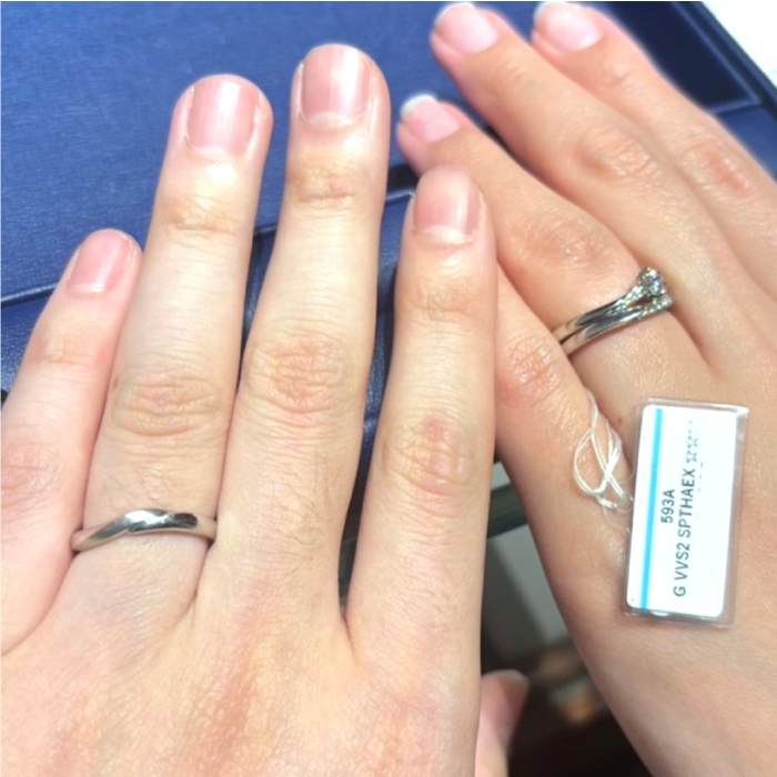 銀座ダイヤモンドシライシ 大宮店_試着写真（結婚指輪・婚約指輪）