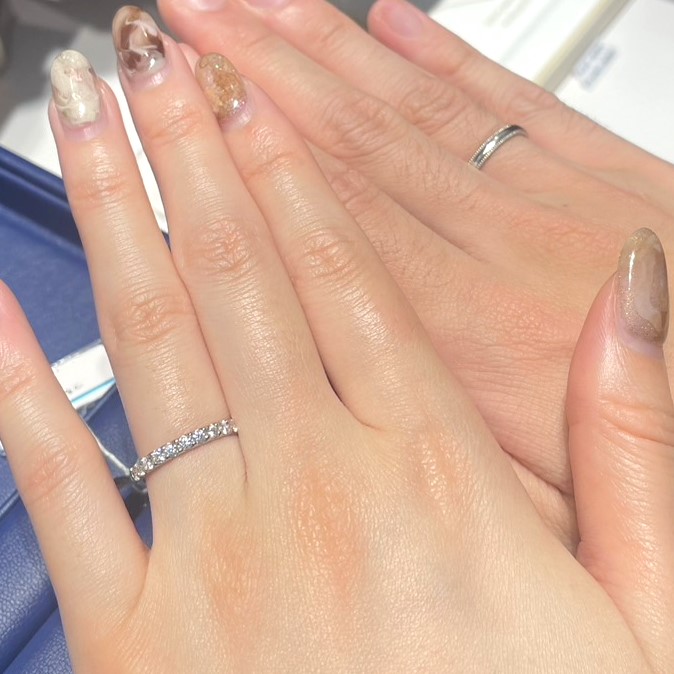 銀座ダイヤモンドシライシ 横浜ランドマークプラザ店_試着写真（結婚指輪・婚約指輪）