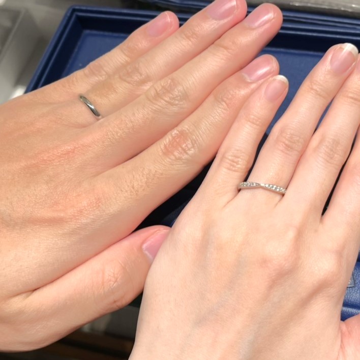 銀座ダイヤモンドシライシ 横浜モアーズ店_試着写真（結婚指輪・婚約指輪）