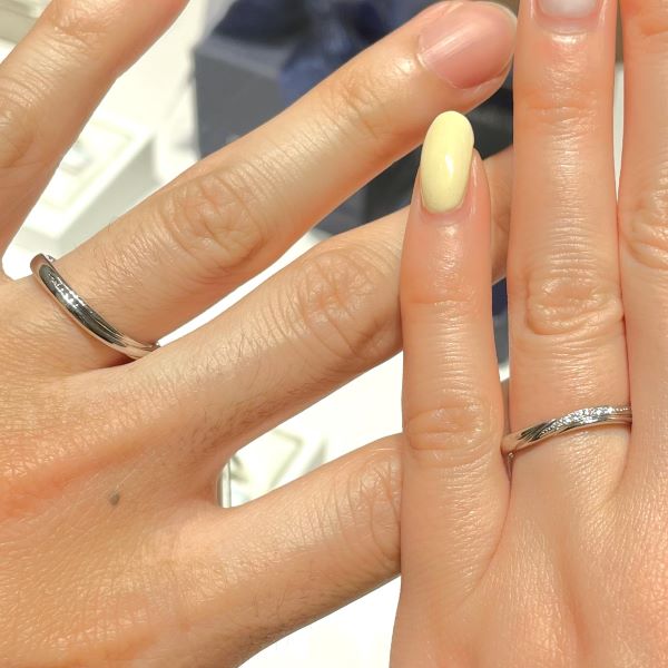 銀座ダイヤモンドシライシ 富山本店_試着写真（結婚指輪・婚約指輪）