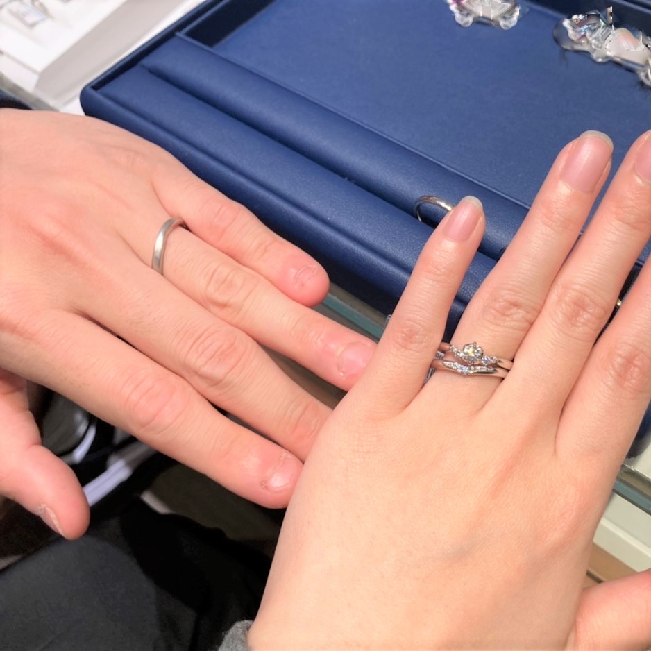 銀座ダイヤモンドシライシ 銀座本店_試着写真（結婚指輪・婚約指輪）
