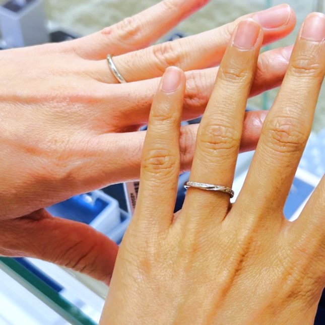 ビジュピコ 横浜元町店_試着写真（結婚指輪・婚約指輪）
