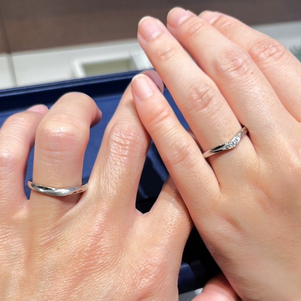 銀座ダイヤモンドシライシ 銀座本店_試着写真（結婚指輪・婚約指輪）
