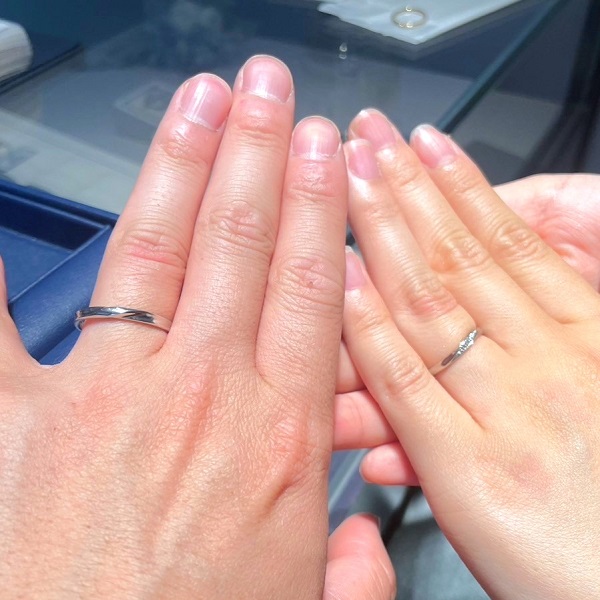 銀座ダイヤモンドシライシ 銀座本店_試着写真（結婚指輪・婚約指輪）