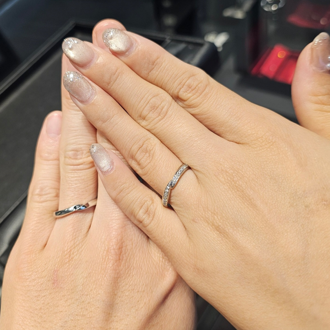 銀座ダイヤモンドシライシ 大宮店_試着写真（結婚指輪・婚約指輪）