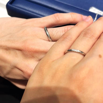 銀座ダイヤモンドシライシ 銀座本店_試着写真（結婚指輪・婚約指輪）