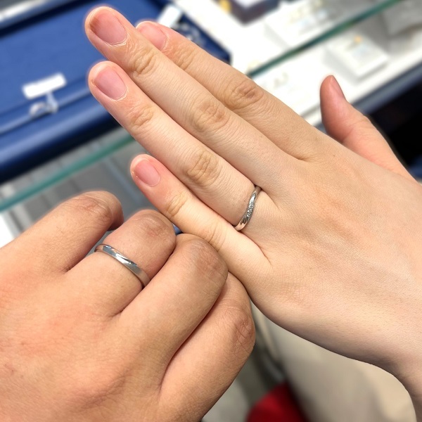 銀座ダイヤモンドシライシ 松本本店_試着写真（結婚指輪・婚約指輪）