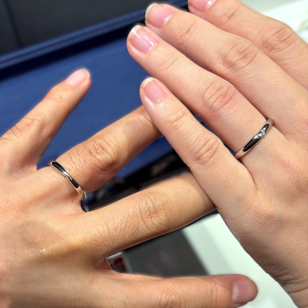銀座ダイヤモンドシライシ 銀座本店_試着写真（結婚指輪・婚約指輪）
