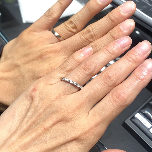エクセルコ ダイヤモンド 横浜モアーズ店_試着写真（結婚指輪・婚約指輪）