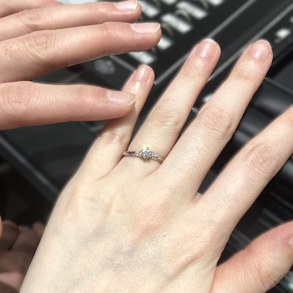 エクセルコ ダイヤモンド 梅田ハ―ビス店_試着写真（結婚指輪・婚約指輪）