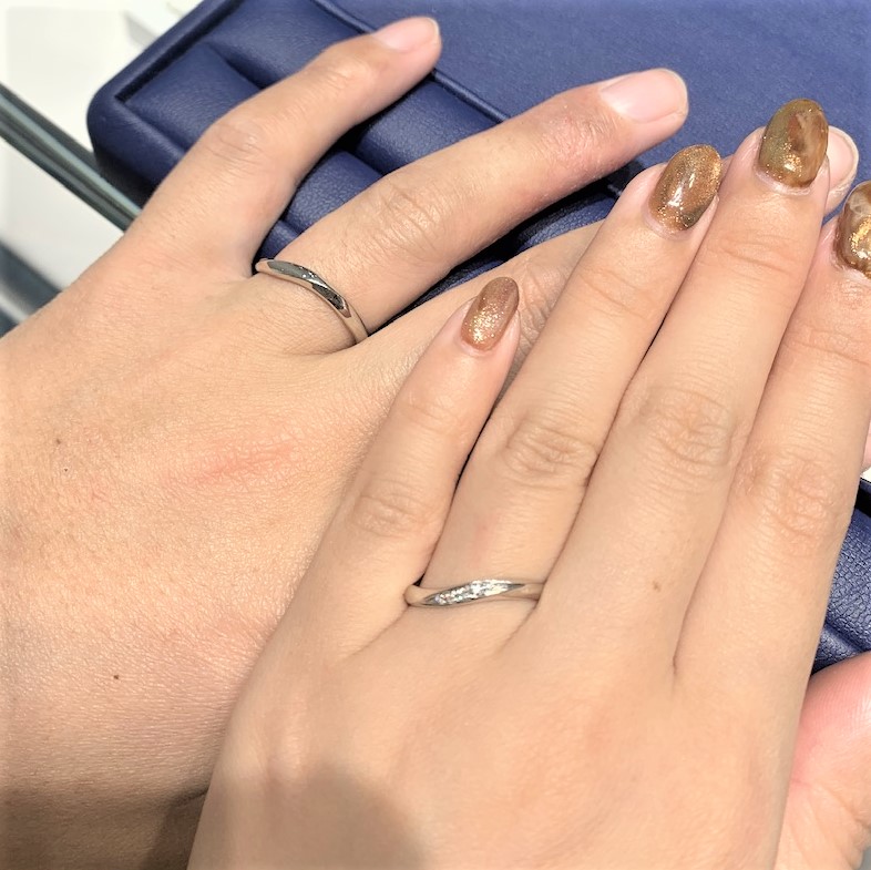 銀座ダイヤモンドシライシ 名古屋ユニモール店_試着写真（結婚指輪・婚約指輪）