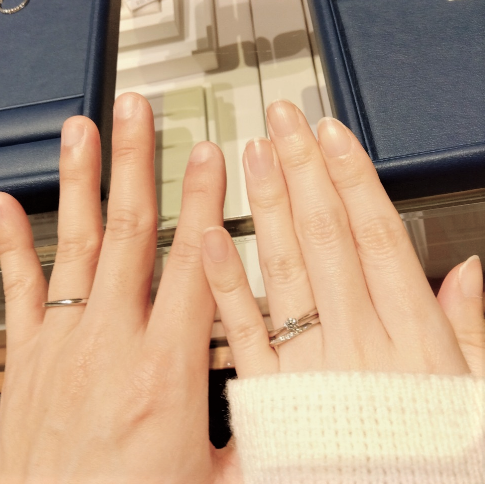 銀座ダイヤモンドシライシ 銀座本店_試着写真（結婚指輪・婚約指輪）