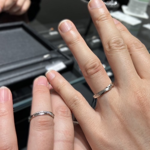 エクセルコ ダイヤモンド大宮店_試着写真（結婚指輪・婚約指輪）