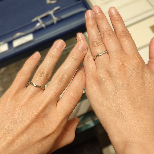 銀座ダイヤモンドシライシ 柏店_試着写真（結婚指輪・婚約指輪）