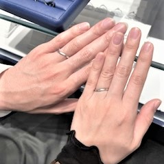 銀座ダイヤモンドシライシ 名古屋本店_試着写真（結婚指輪・婚約指輪）