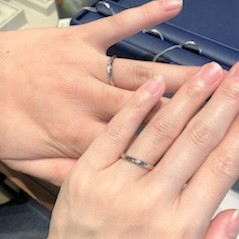 銀座ダイヤモンドシライシ 銀座本店_試着写真（結婚指輪・婚約指輪）