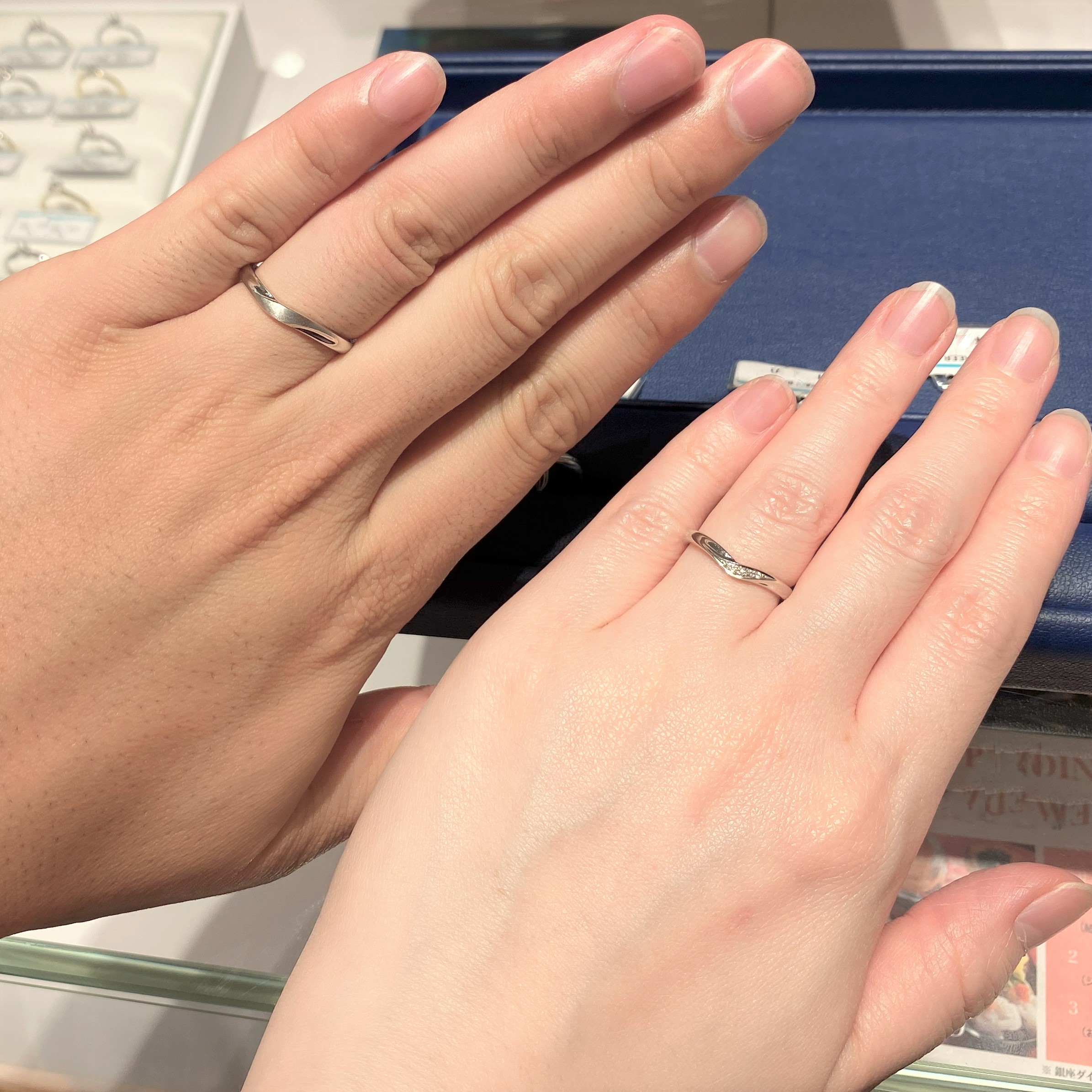 銀座ダイヤモンドシライシ 博多マルイ店_試着写真（結婚指輪・婚約指輪）